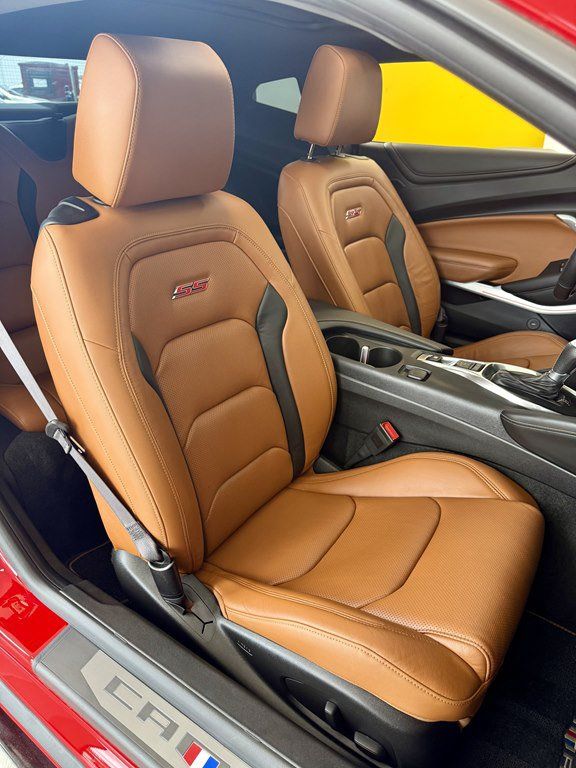 Used 2016 Chevrolet Camaro SS RWD image 16