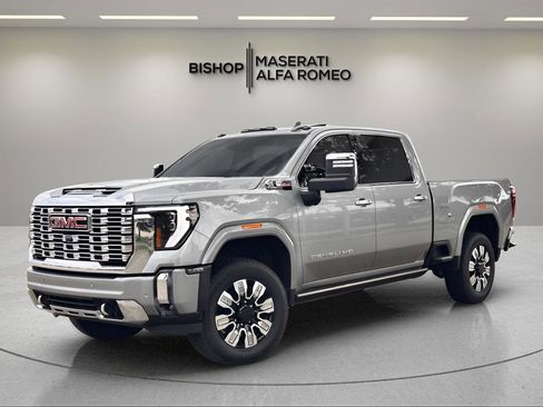 Used 2024 GMC Sierra 3500 Denali w/ Denali Reserve Package AWD/4WD image 3