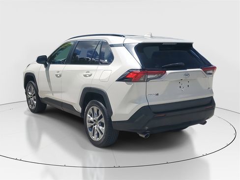 Used 2022 Toyota RAV4 XLE Premium image 6