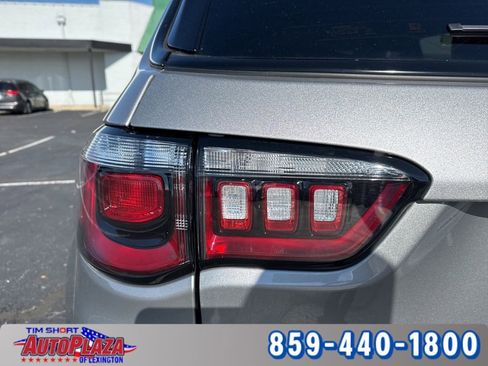 Used 2023 Jeep Compass Altitude image 12