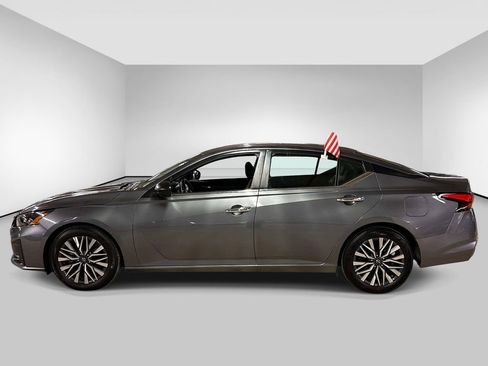 Used 2024 Nissan Altima 2.5 SV image 2