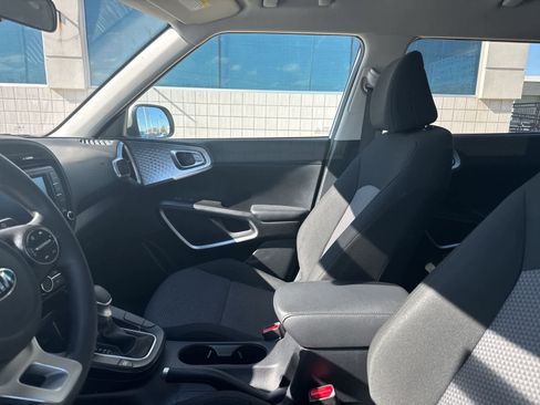 Used 2024 Kia Soul LX w/ Option Group 015 FWD image 30