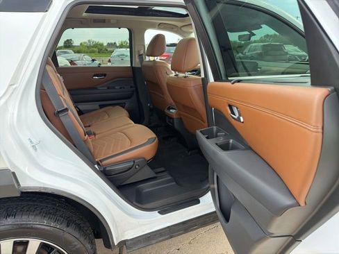 Used 2025 Nissan Pathfinder Platinum w/ Cargo Package AWD/4WD image 21