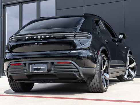 Certified 2025 Porsche Macan Electric RWD image 11