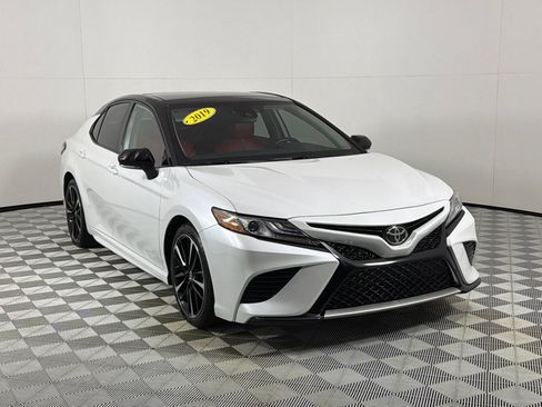 Used 2019 Toyota Camry XSE FWD image 3