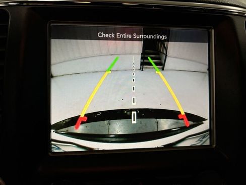 Used 2017 Jeep Grand Cherokee Altitude AWD/4WD image 14