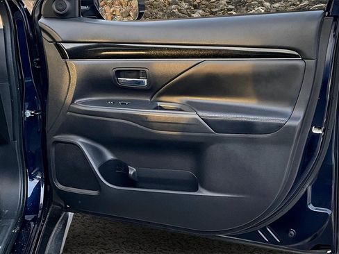 Used 2020 Mitsubishi Outlander ES image 20