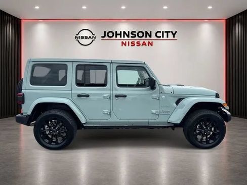 Used 2024 Jeep Wrangler Unlimited Sahara AWD/4WD image 3