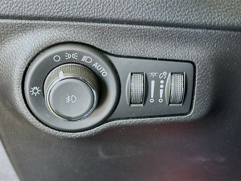 Used 2020 Jeep Compass Limited image 16