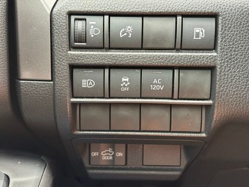 Used 2025 Toyota Tacoma TRD Off-Road AWD/4WD image 17