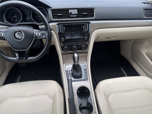 Used 2018 Volkswagen Passat 2.0T SE w/ SE Lighting Package FWD image 15