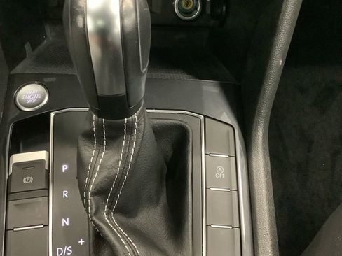 Used 2021 Volkswagen Tiguan SE w/ Panoramic Sunroof Package AWD/4WD image 11