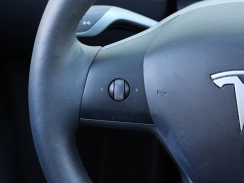 Used 2021 Tesla Model Y Long Range image 17