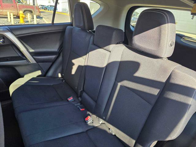 Used 2018 Toyota RAV4 XLE FWD image 17