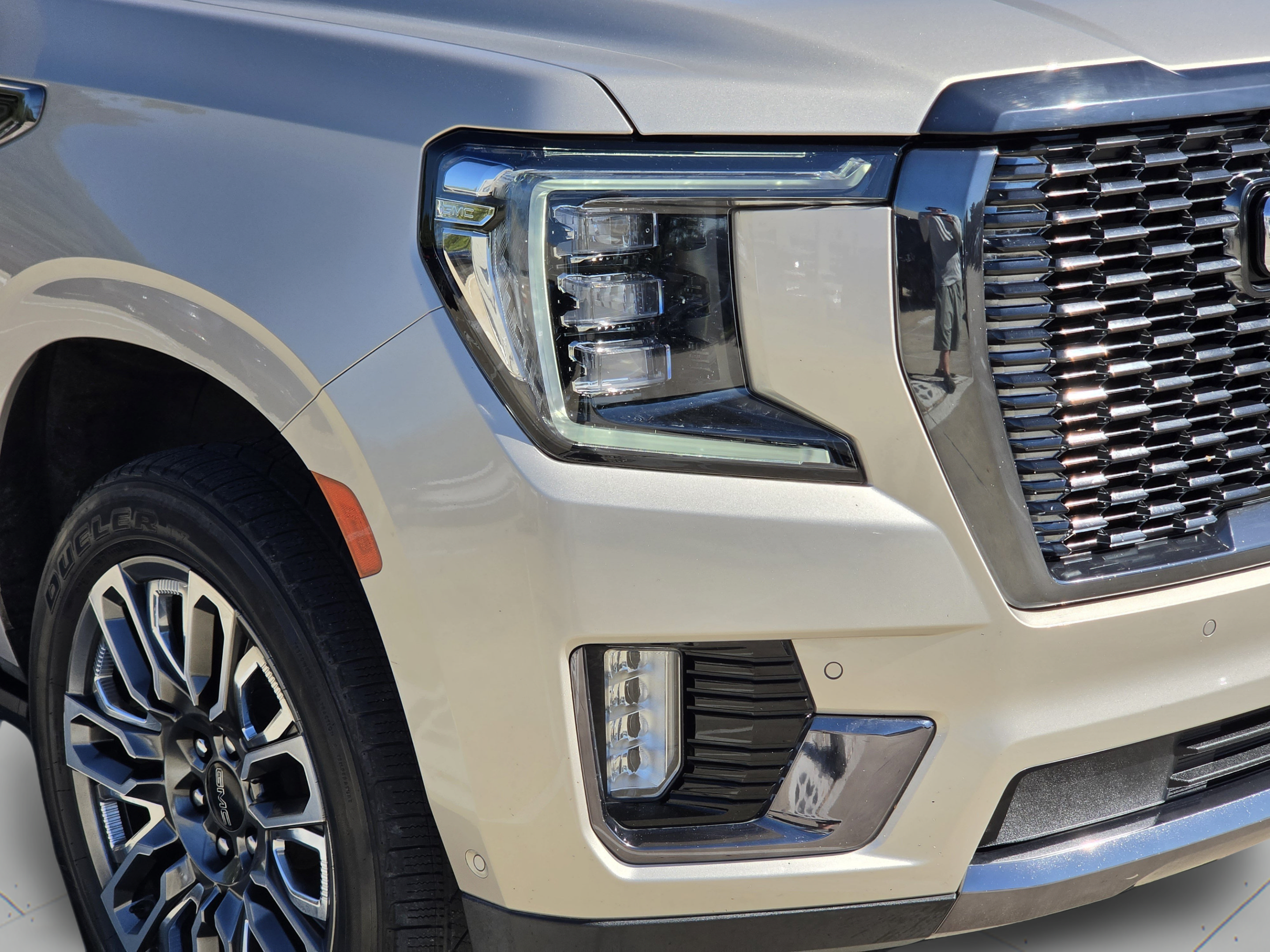 Used 2024 GMC Yukon XL Denali Ultimate AWD/4WD image 31