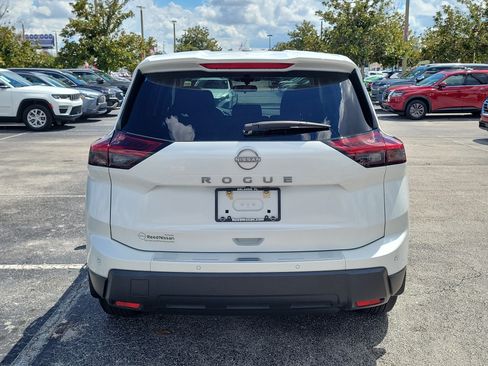 Certified 2025 Nissan Rogue SV FWD image 5