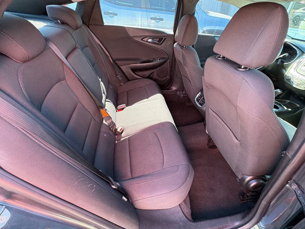 Used 2017 Chevrolet Malibu LT FWD image 16