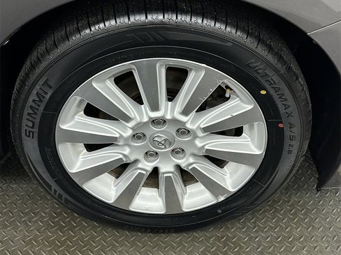 Used 2014 Toyota Sienna XLE image 39