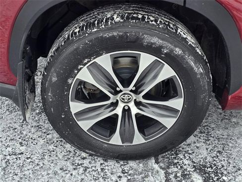 Used 2022 Toyota Highlander XLE image 38