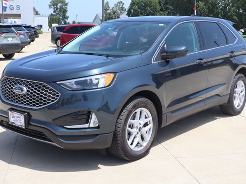 Used 2024 Ford Edge SEL w/ Convenience Package AWD/4WD image 2