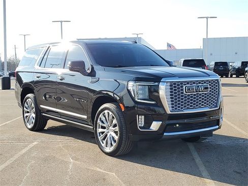 Used 2024 GMC Yukon Denali w/ Advanced Technology Package image 2