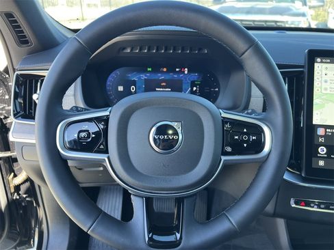 Used 2025 Volvo XC90 T8 Core image 9
