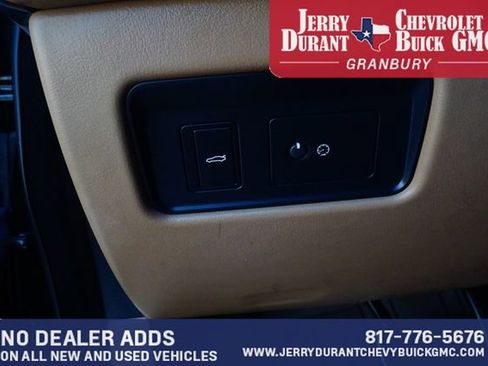 Used 2023 Jaguar XF SE RWD image 17
