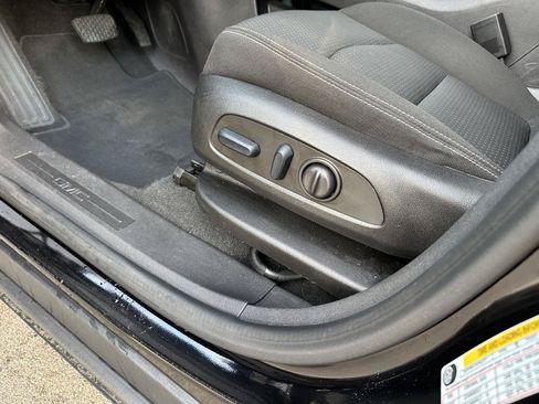 Used 2024 GMC Terrain SLE w/ Driver Convenience Package AWD/4WD image 18