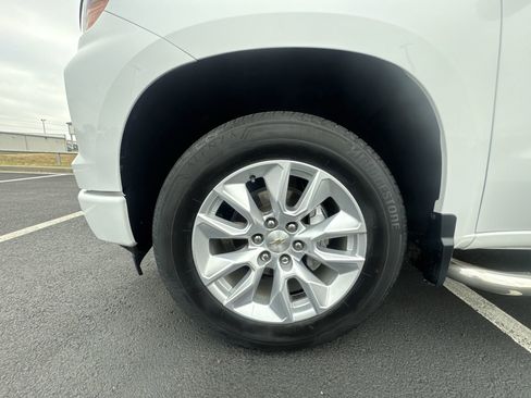 Used 2023 Chevrolet Silverado 1500 Custom image 10