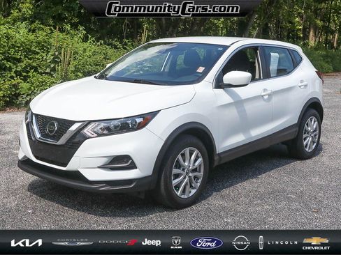 Used 2021 Nissan Rogue Sport S image 2