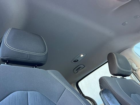 Used 2023 Chrysler Voyager LX image 18