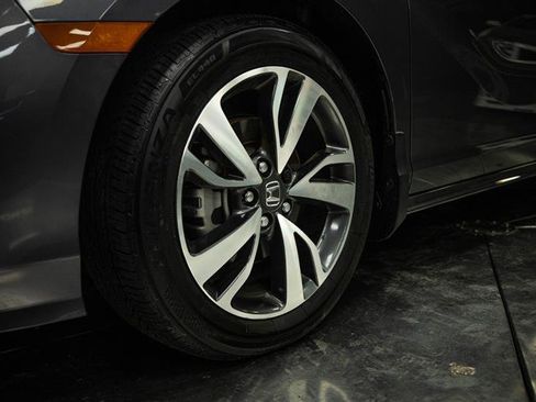 Used 2024 Honda Odyssey Touring image 3