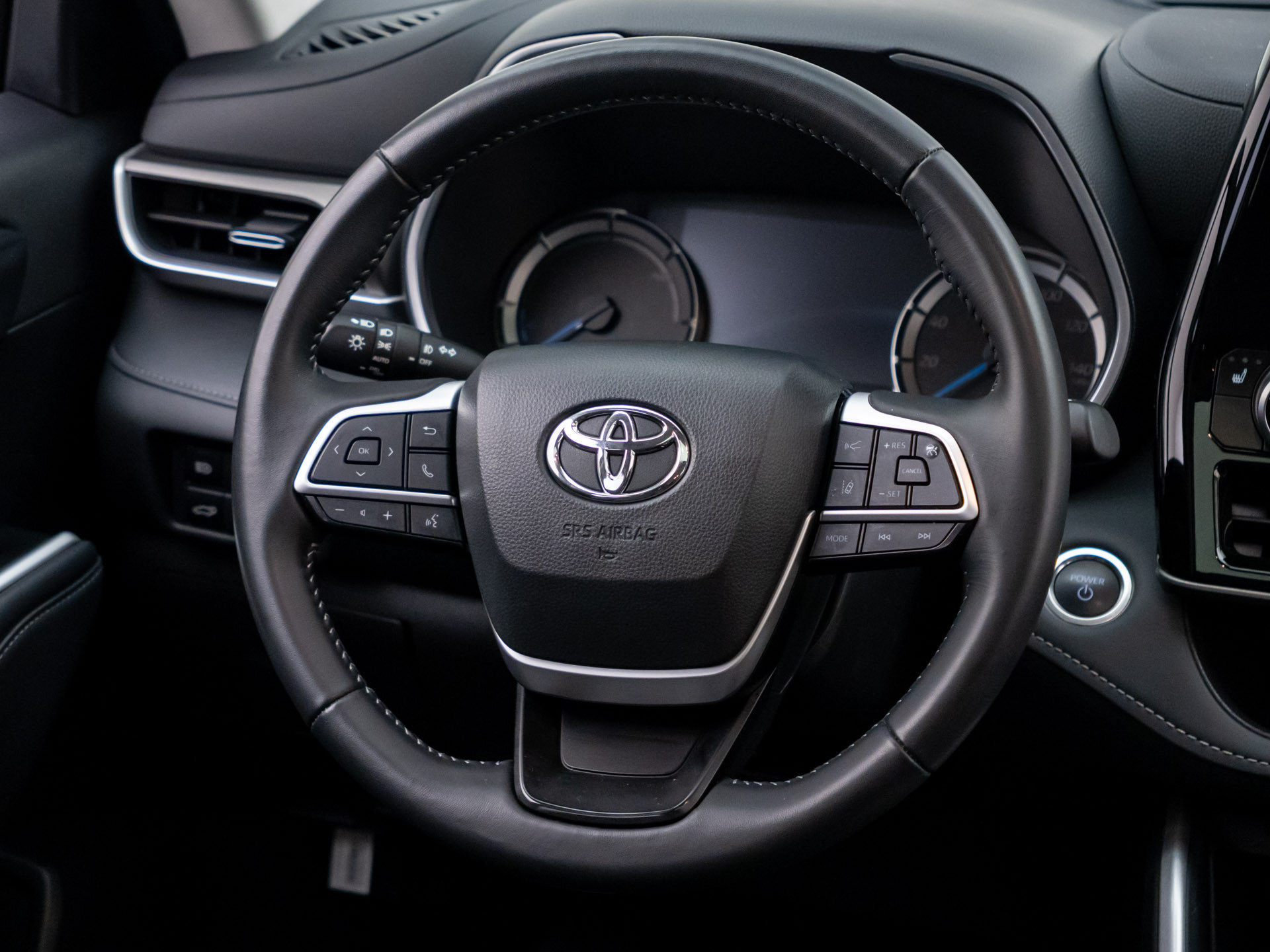 Used 2025 Toyota Highlander XLE AWD/4WD image 11