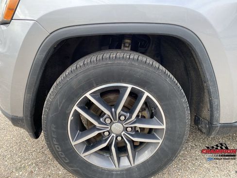 Used 2018 Jeep Grand Cherokee Laredo image 12