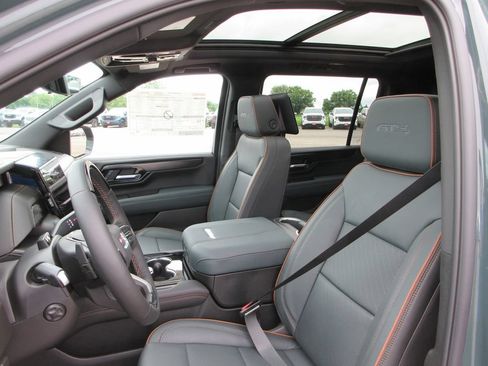 New 2026 GMC Yukon XL AT4 w/ AT4 Premium Plus Package AWD/4WD image 11