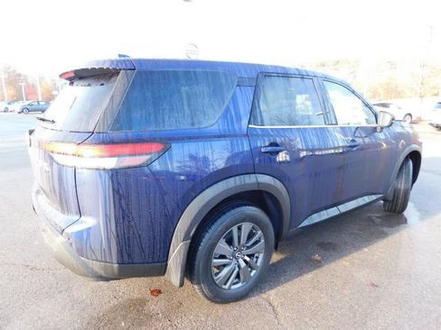 Certified 2022 Nissan Pathfinder S FWD image 3