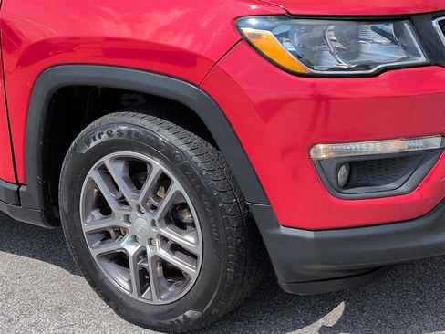 Used 2020 Jeep Compass Latitude FWD image 9