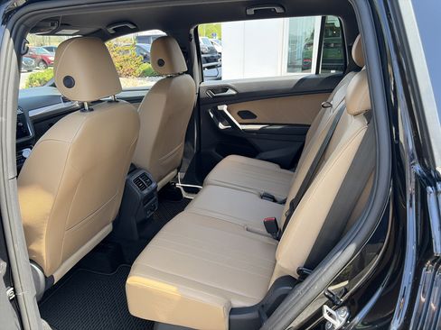 Used 2023 Volkswagen Tiguan SE FWD image 32