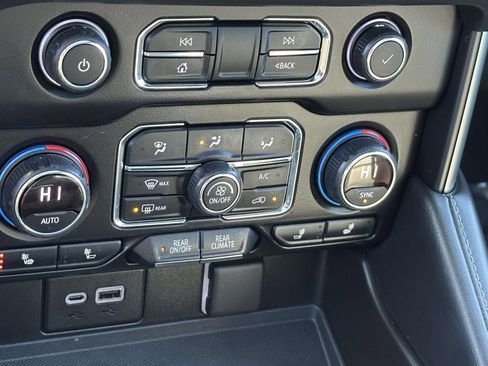 Used 2021 Chevrolet Tahoe Z71 image 12