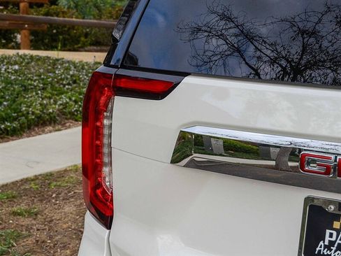 Used 2022 GMC Yukon SLT w/ SLT Premium Package image 15