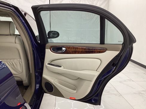 Used 2004 Jaguar XJ8 image 25