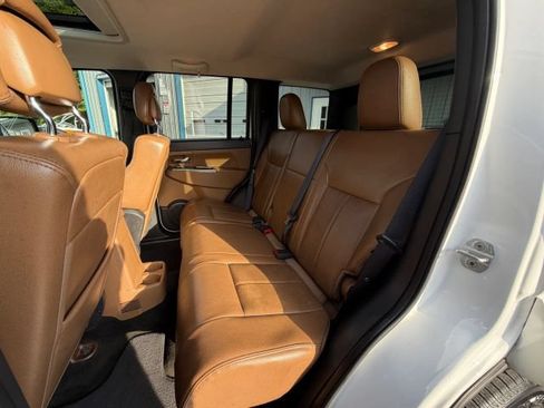 Used 2012 Jeep Liberty Limited AWD/4WD image 10