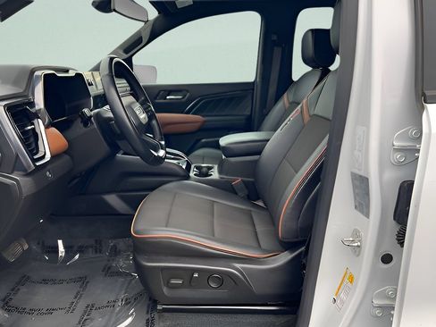 Used 2023 GMC Canyon AT4 w/ Canyon Safety Plus Package AWD/4WD image 10