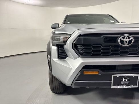 Used 2024 Toyota Tacoma TRD Off-Road AWD/4WD image 28