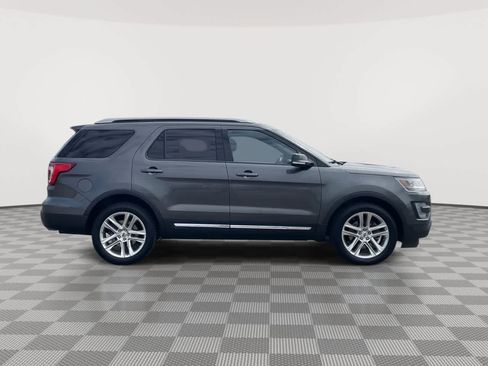 Used 2016 Ford Explorer XLT w/ Equipment Group 202A AWD/4WD image 9