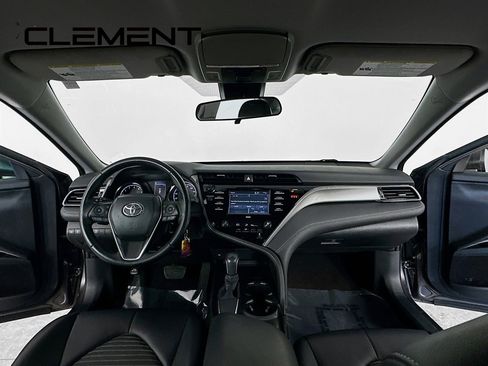 Used 2020 Toyota Camry SE image 11