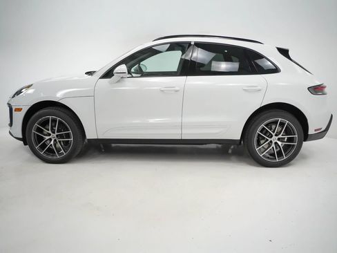 Certified 2026 Porsche Macan AWD/4WD image 2