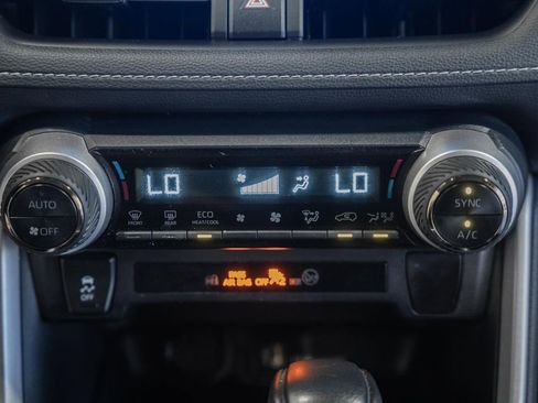 Used 2025 Toyota RAV4 XLE AWD/4WD image 21