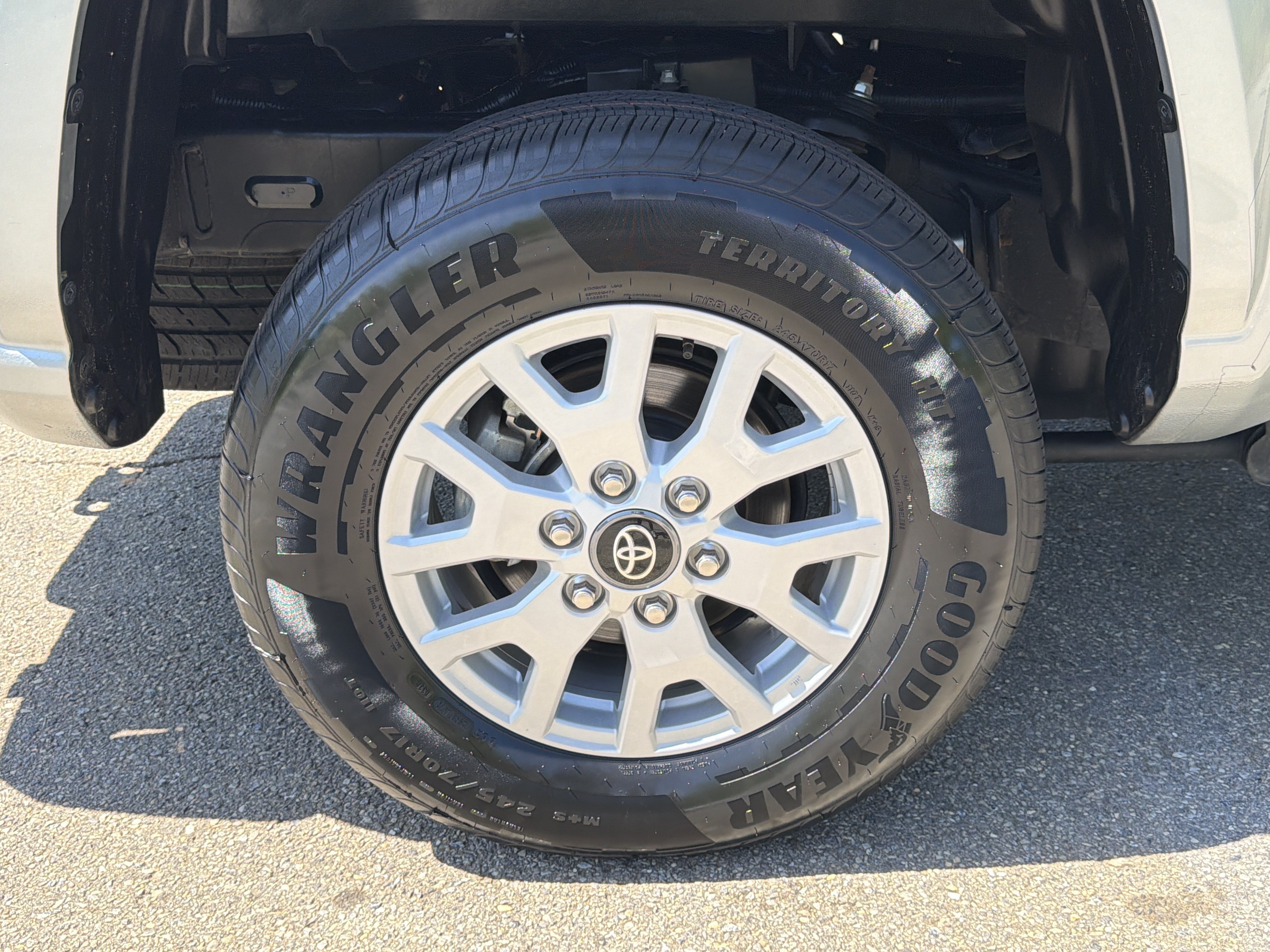 Used 2024 Toyota Tacoma SR5 AWD/4WD image 17