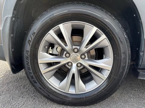 Used 2014 Toyota Highlander XLE FWD image 14